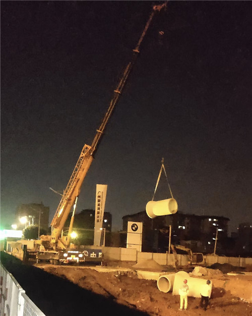 济南市“弯臂矫正”—— 吊车的 “形变补偿” 技术