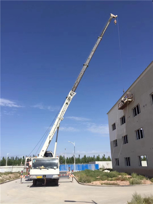 济南市“轻装强干”—— 吊车的 “轻量化臂架” 技术